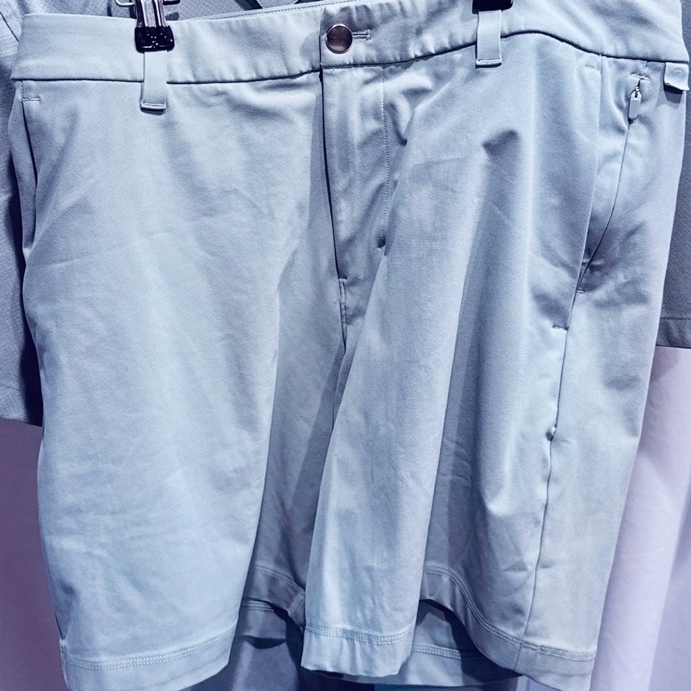 lululemon athletica Men's Sky Blue Flat Front Shorts - 31 Waist - 5 in inseam
